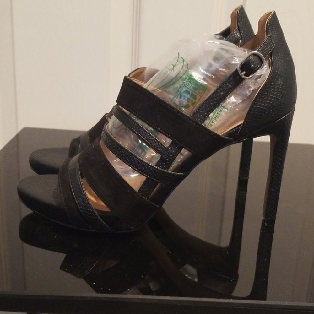 H&M, Black heels with textured straps